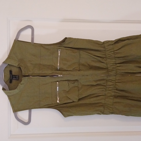 Forever 21 army green parachute texture jumpsuit - Picture 1 of 4